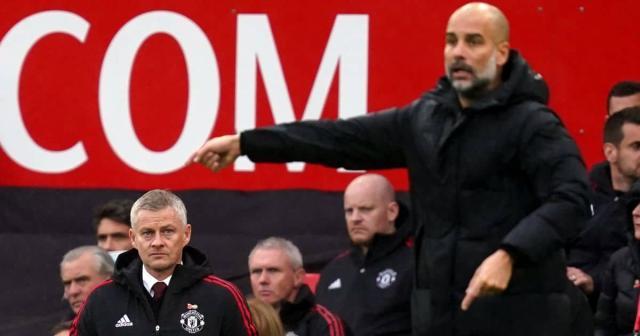 1636253514698049445.jpg Pep-Guardiola-pointing-with-Ole-Gunnar-Solskjaer-looking-on.jpg